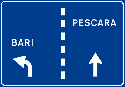 Indica una preselezione su strada urbana a più corsie.